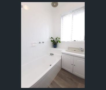 3 Bedroom Home - Photo 3