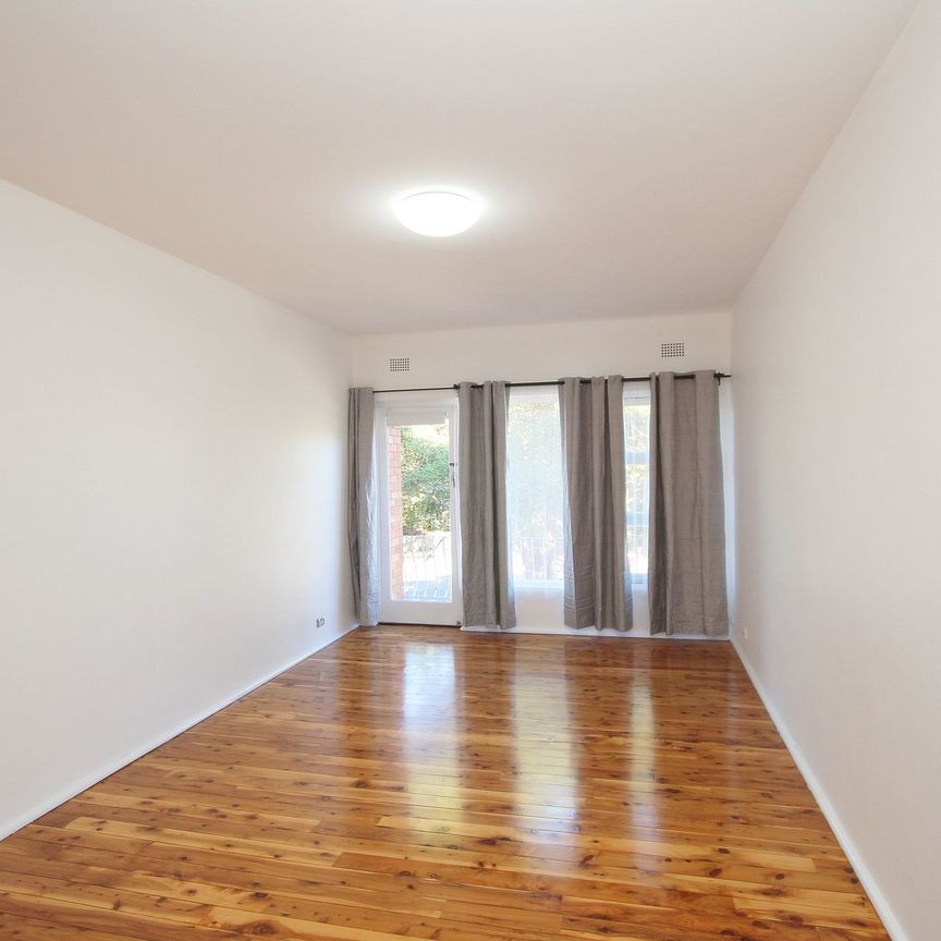 Bright & Convenient Two-Bedroom Apartment - Photo 1