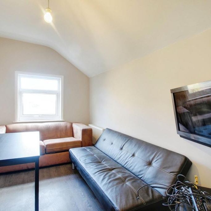 4 bedroom semi-detached house to rent - Photo 1