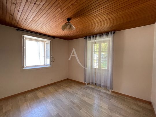 Location Appartement 1 pièce 23m² FONTENAY LE COMTE 85200 - Photo 1