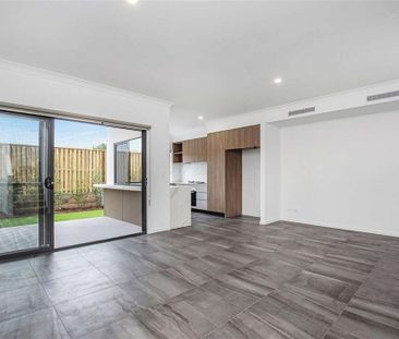 Modern Waterfront Living in the Heart of Hope Island - Photo 1