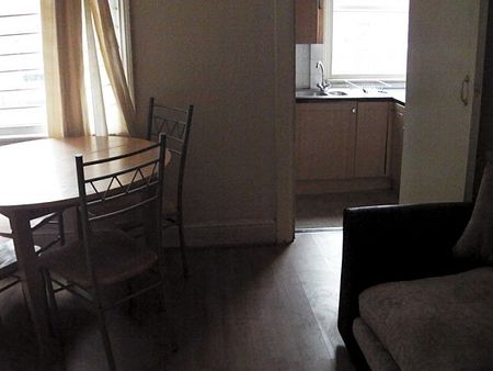 5 bedroom house in the heart of Hyde Park - Photo 4