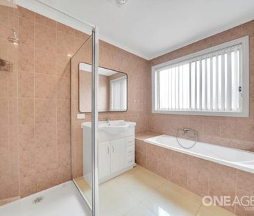 Three-bedroom family home - Photo 5