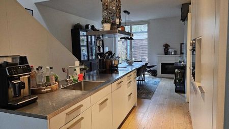 Centrally located house is looking for you! - Photo 4