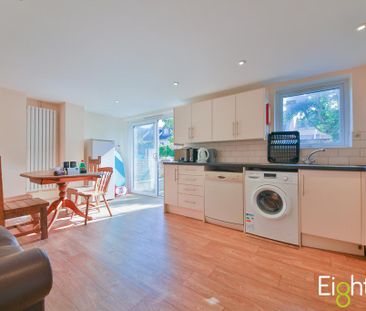 6 bedroom terraced house to rent - Photo 2