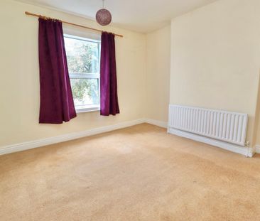 3 bedroom Mid Terraced House to let - Photo 5