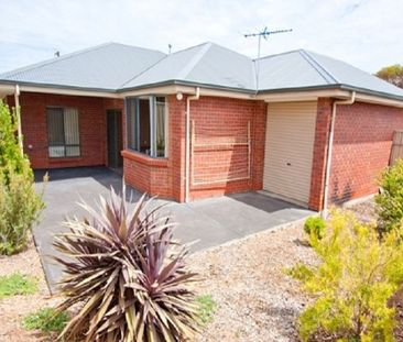 Modern and Spacious 3 Bedroom Home with Ensuite&comma; Close to Everything&excl; - Photo 2