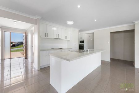 NEW AUCKLAND BEAUTY WITH MEDIA ROOM! - Photo 5