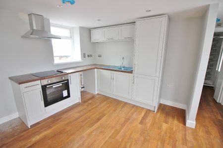 1 bedroom flat to rent - Photo 2