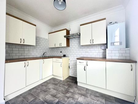 2 bedroom flat to rent - Photo 4