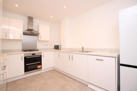 1 bedroom in a house share to rent - Photo 4