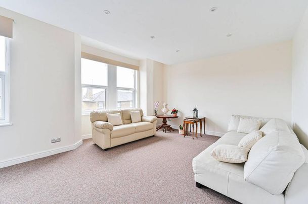 3 bedroom flat to rent - Photo 1