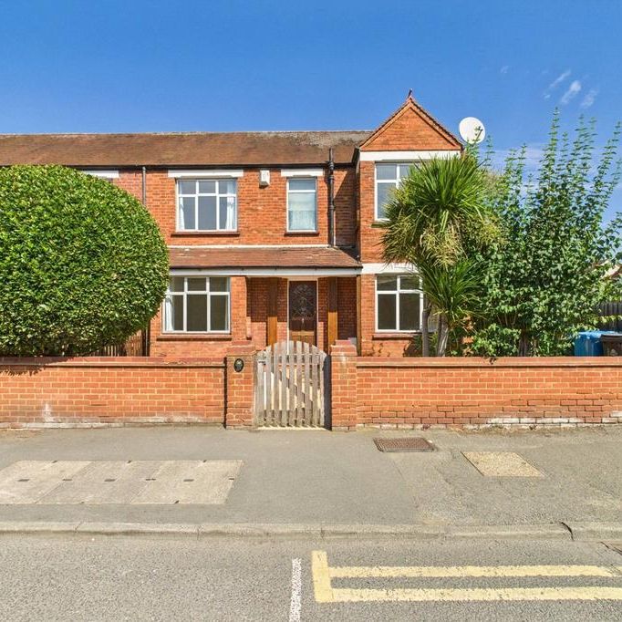 3 bedroom semi-detached house to rent - Photo 1