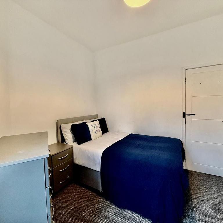 1 bedroom in a house share to rent - Photo 1