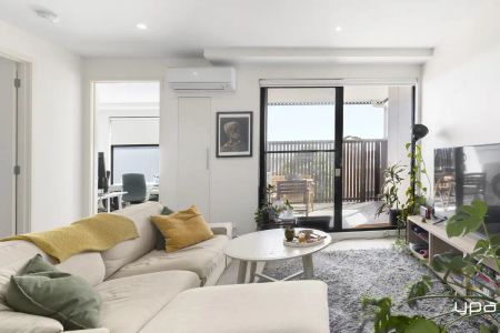“Modern Comfort in Vibrant Brunswick West” - Photo 4