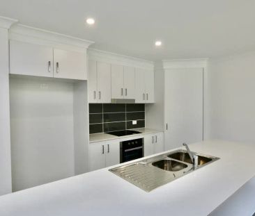 “Spacious 4 Bedroom Home in the sought after Spring Mountain - Rent... - Photo 5