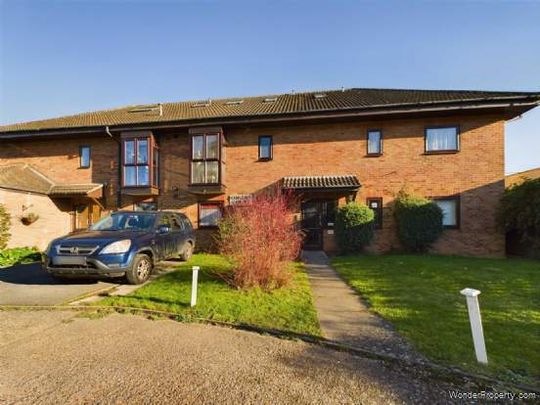 2 bedroom property to rent in Bourne End - Photo 1