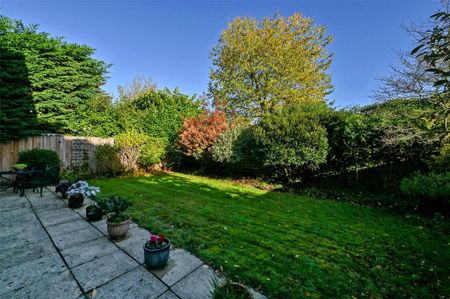 4 bedroom detached house to rent - Photo 4