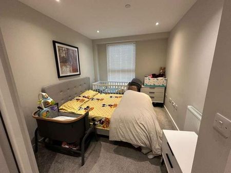 Slough, Berkshire, SL1 - Photo 2