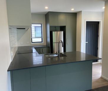 Modern 2-Bedroom Townhouse - Photo 6