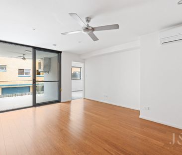 Two-bedroom apartment in the heart of Milton. - Photo 2