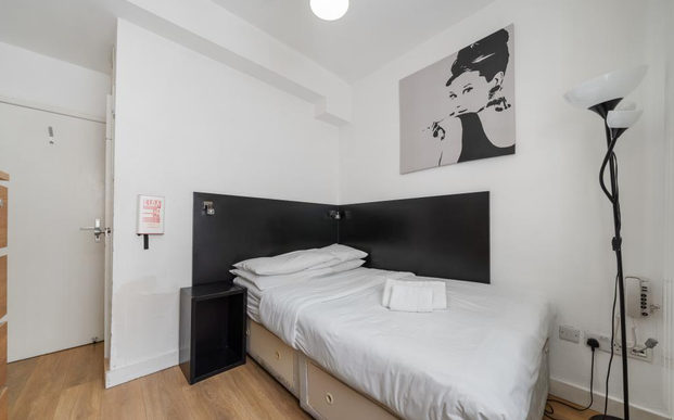 Studio to rent - Photo 1