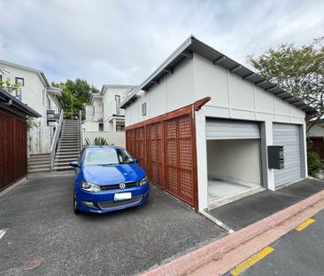 Executive Living in Albany - Photo 2