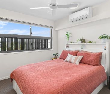 STYLISH 2 BEDROOM UNIT IN PRIME LOCATION! - Photo 1