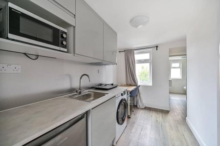 Studio to rent - Photo 2