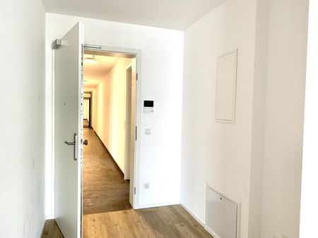 FÜ: Urban & attraktiv, 2-Zi-Wohnung mit großem Balkon, 2.OG, inkl. EBK, Aufzug + TG-Stellplatz - Photo 2