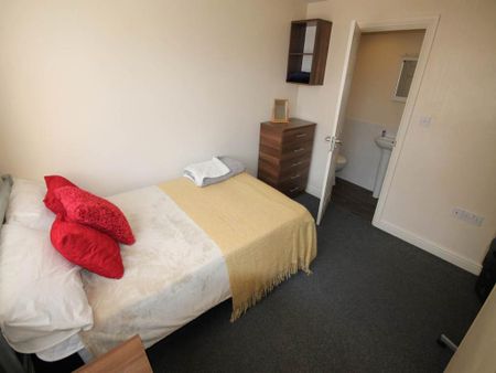 3 bedroom apartment to rent - Photo 5