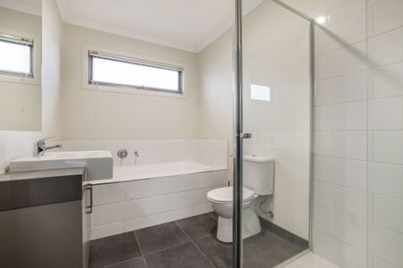 12/118 Kennington Park Drive Endeavour Hills VIC - Photo 4