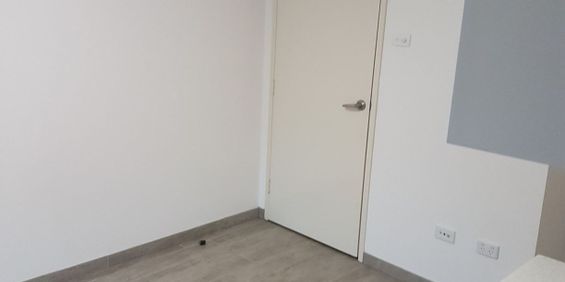 STUDIO ROOM WITH SHARED KITCHEN & LAUNDRY - Electricity and water included! - Photo 3