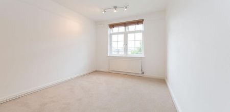 2 Bedroom, 1 bath, 1 reception Flat - Photo 2