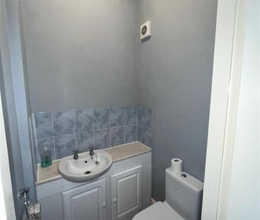 3 bedroom end of terrace house to rent - Photo 4