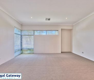 31 Aubin Grove Link, AUBIN GROVE WA 6164 - Photo 3