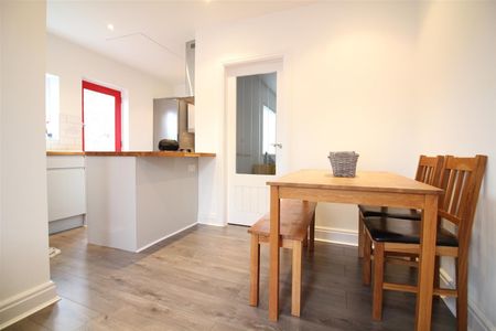 The Spur, Slough - Photo 4