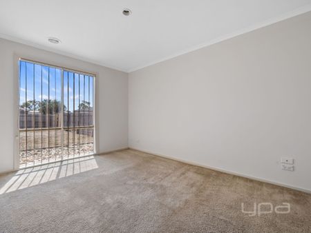 3 BEDROOM FAMILY HOME - Photo 4