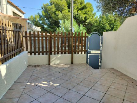 maison 3 pièces 36m2 MARSEILLE 6EME 950 euros - Photo 2