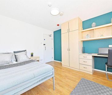 1 bedroom in a flat share to rent - Photo 4