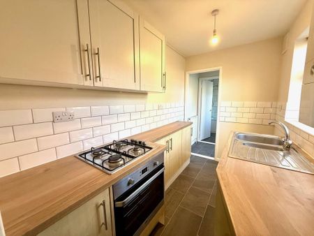 2 bedroom end of terrace house to rent - Photo 5