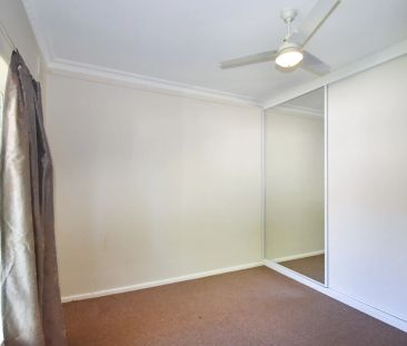 Cottage with Established Gardens & Ideal Location - Photo 3
