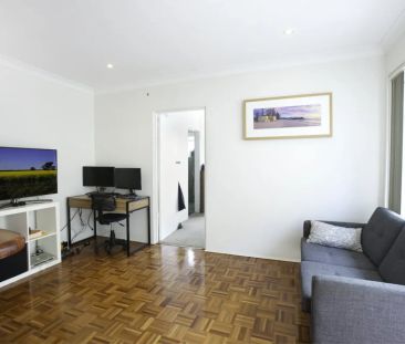 Stylish One-Bedroom Apartment - Photo 4