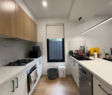 3/25 Eisenhower Street, Reservoir VIC 3073 - Photo 6