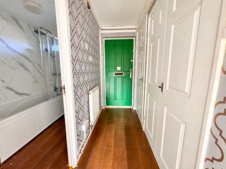 2 bedroom ground floor flat to rent - Photo 2