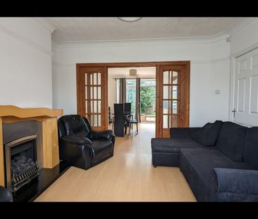 3 Bed Semi-Detached House, Oakwood Lane, LS8 - Photo 3