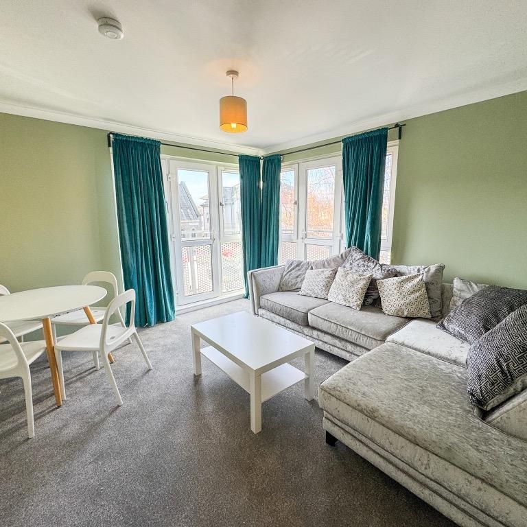 2 bedroom flat to rent - Photo 1