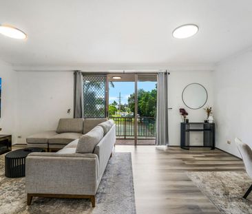 Sun Filled Apartment with Excellent Presentation - Photo 4