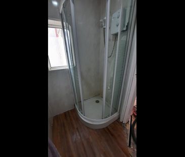 Room in a Shared House, Yew Tree Road, M14 - Photo 6