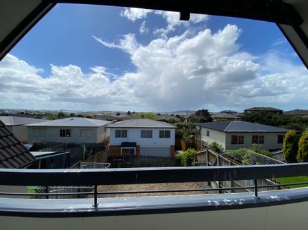 3 Bedrooms on Earnslaw Crescent - Photo 3